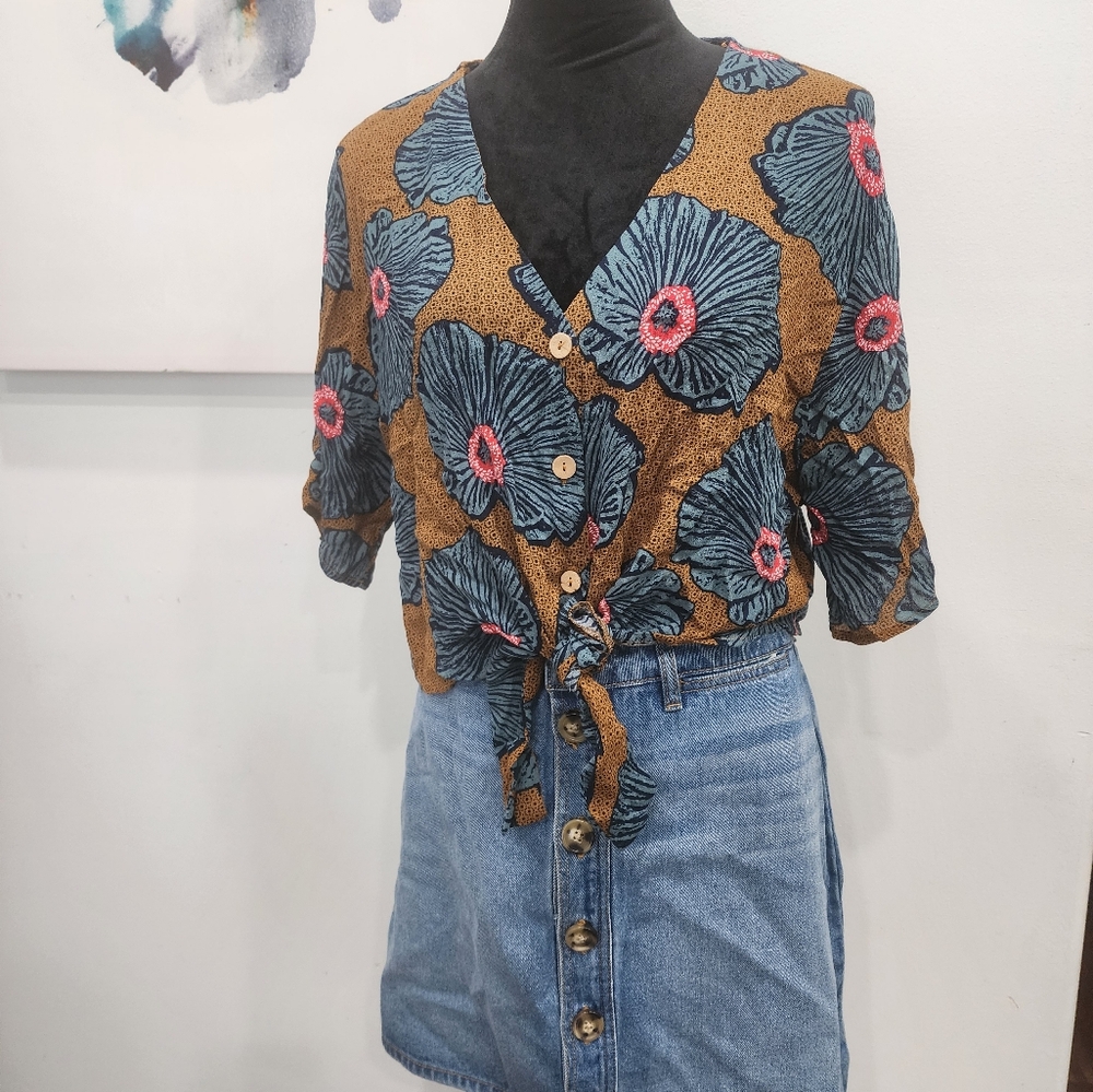 [ One Clothing, ANTHROPOLOGIE]cutest ever Bohovibes  floral button up w/ tie top